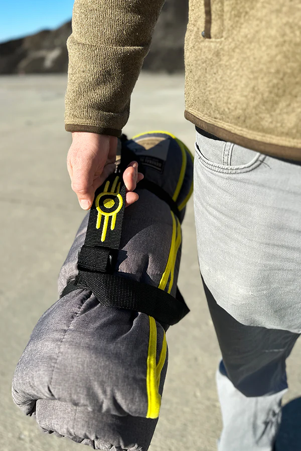 Fallout Vault-Tec General Issue Survival Blanket - Image 3