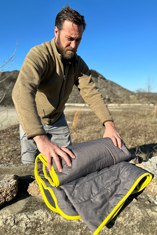 Fallout Vault-Tec General Issue Survival Blanket - Image 5