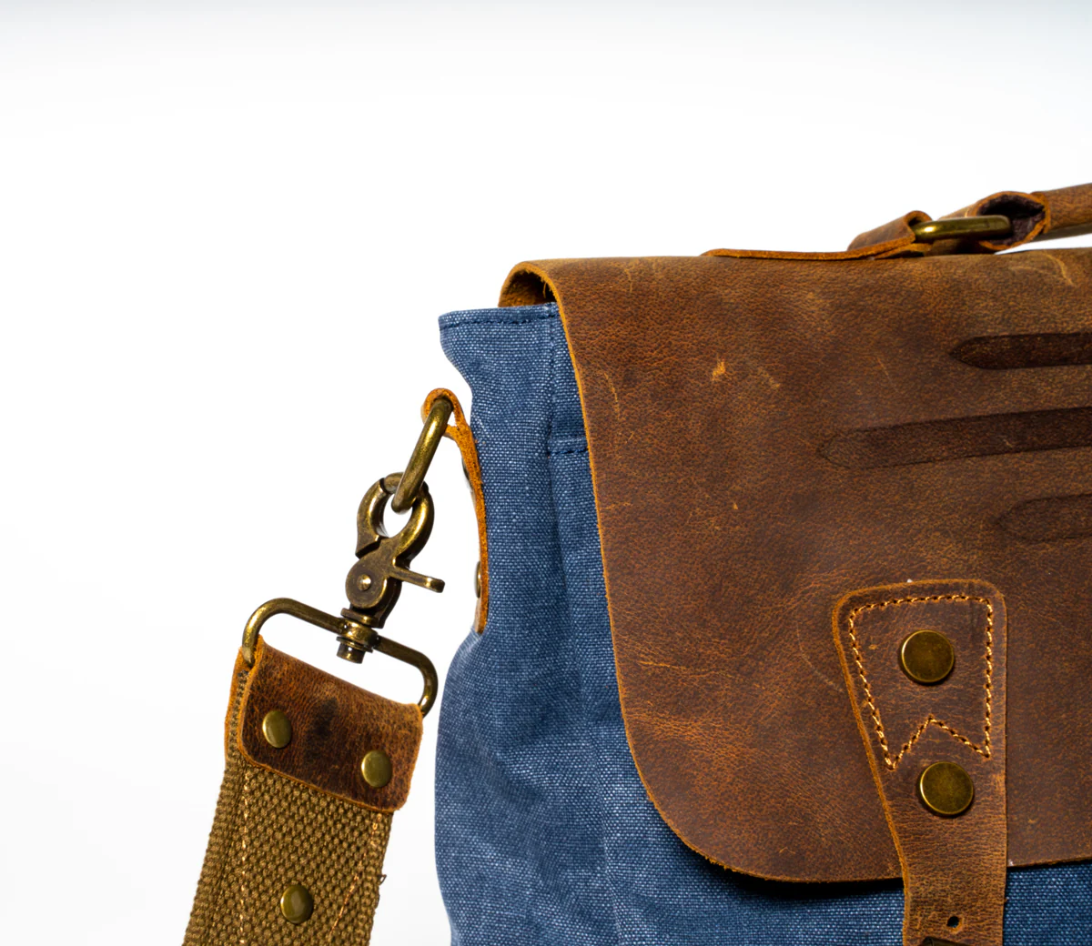 Fallout Vault-Tec Overseer Bag - Image 5